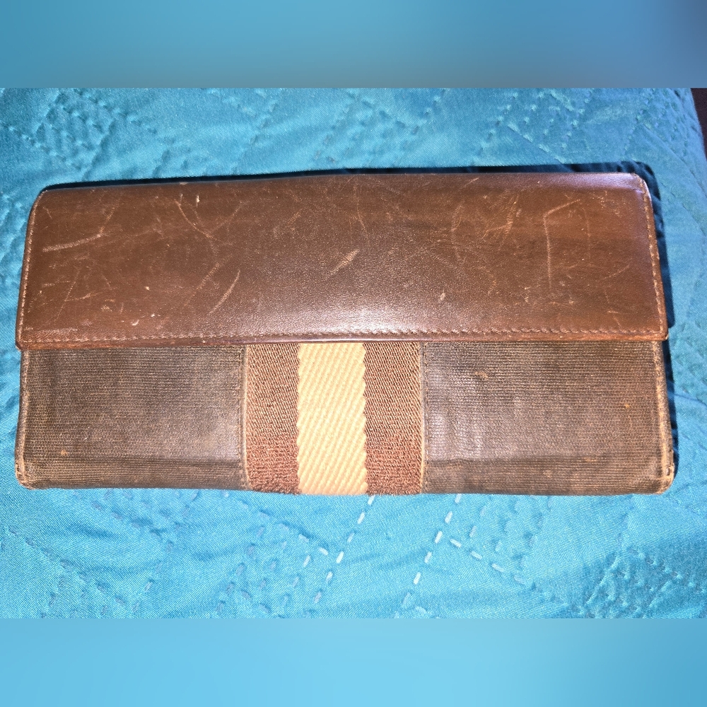 Authentic GUCCI piston Lock Vintage wallet